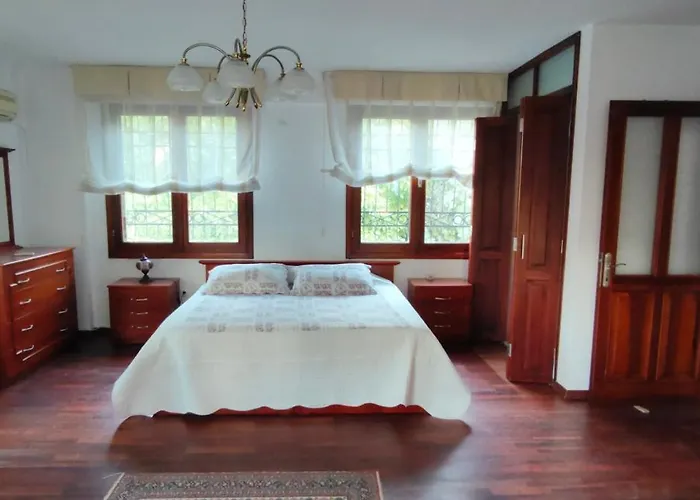 Villa Kusadasi'nda Oezel Havuzlu Kiralik Bueyuek *