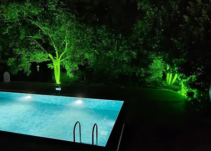 Kusadasi'nda Oezel Havuzlu Kiralik Bueyuek Villa Kusadası