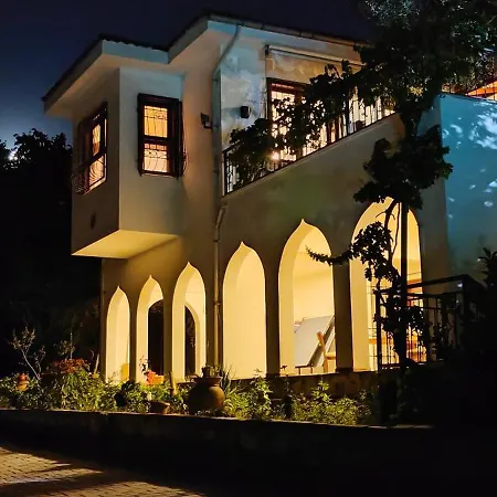 Villa Kusadasi'nda Oezel Havuzlu Kiralik Bueyuek Kuşadası