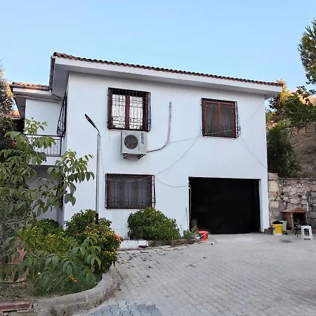 Kusadasi'nda Oezel Havuzlu Kiralik Bueyuek Kuşadası