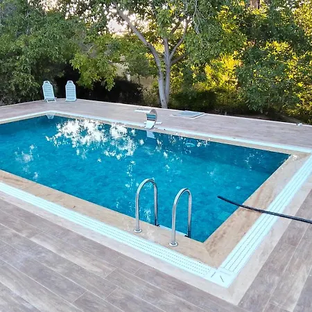 Kusadasi'nda Oezel Havuzlu Kiralik Bueyuek Kuşadası