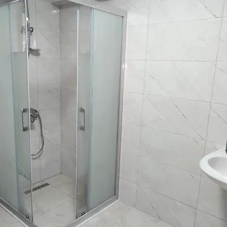 Kusadasi'nda Oezel Havuzlu Kiralik Bueyuek Villa