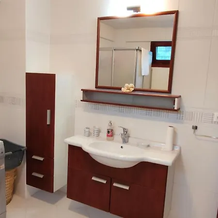 Villa Kusadasi'nda Oezel Havuzlu Kiralik Bueyuek