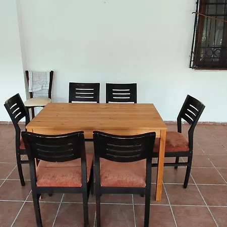 Kusadasi'nda Oezel Havuzlu Kiralik Bueyuek *