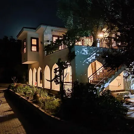 Kusadasi'nda Oezel Havuzlu Kiralik Bueyuek * Kuşadası