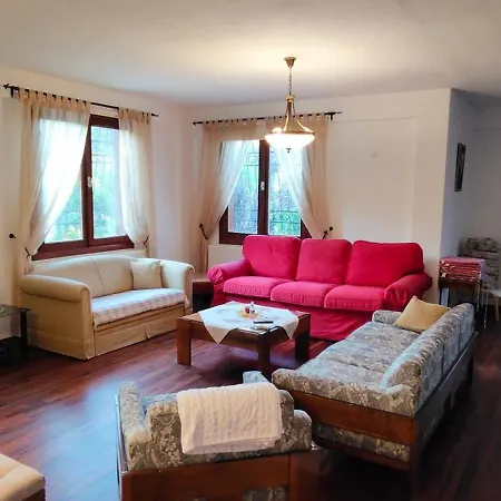 Villa Kusadasi'nda Oezel Havuzlu Kiralik Bueyuek *