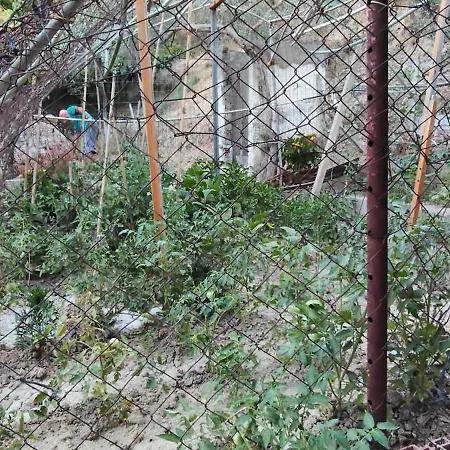 Kusadasi'nda Oezel Havuzlu Kiralik Bueyuek Villa Kuşadası