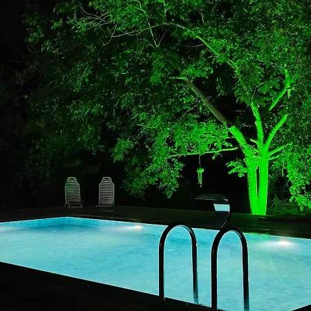 Kusadasi'nda Oezel Havuzlu Kiralik Bueyuek * Kuşadası