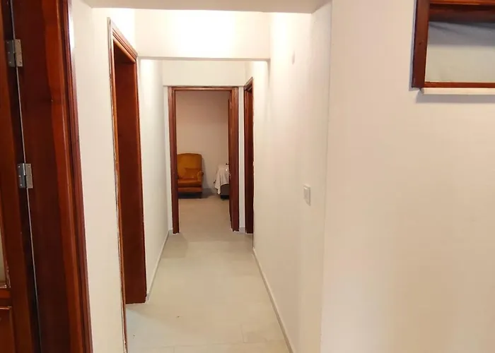 Kuşadası'nda özel Havuzlu Kiralık Büyük Villa