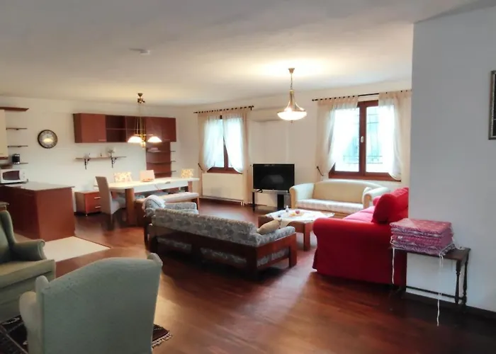 Kuşadası'nda özel Havuzlu Kiralık Büyük