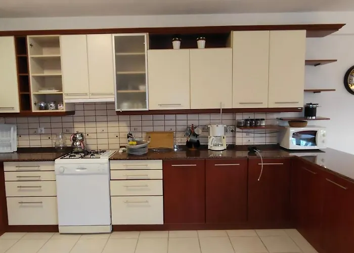 Kuşadası'nda özel Havuzlu Kiralık Büyük Villa Kusadasi