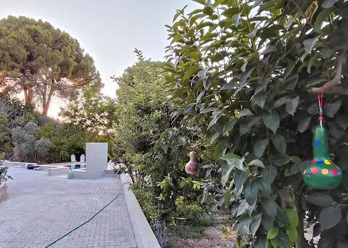 Kuşadası'nda özel Havuzlu Kiralık Büyük Villa *
