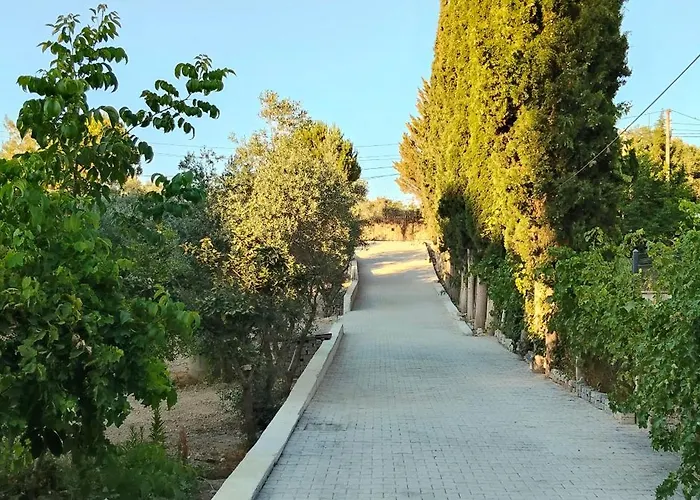 Kuşadası'nda özel Havuzlu Kiralık Büyük Villa