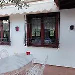 Villa Kusadasi'nda Oezel Havuzlu Kiralik Bueyuek *