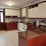 Kusadasi'nda Oezel Havuzlu Kiralik Bueyuek * Kusadası