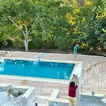 Kusadasi'nda Oezel Havuzlu Kiralik Bueyuek Villa Kusadası