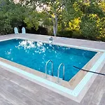 Kusadasi'nda Oezel Havuzlu Kiralik Bueyuek Kusadası