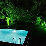 Kusadasi'nda Oezel Havuzlu Kiralik Bueyuek Villa Kusadası