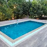 Kusadasi'nda Oezel Havuzlu Kiralik Bueyuek Kusadası