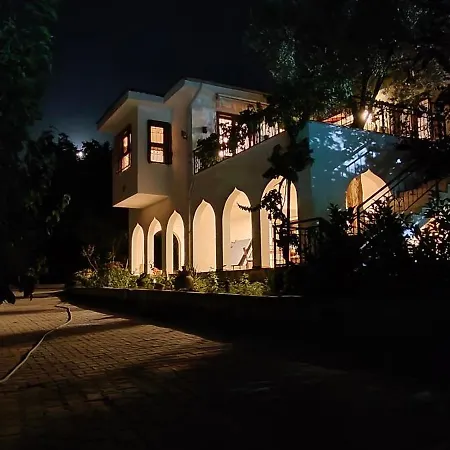 Villa Kusadasi'nda Oezel Havuzlu Kiralik Bueyuek *
